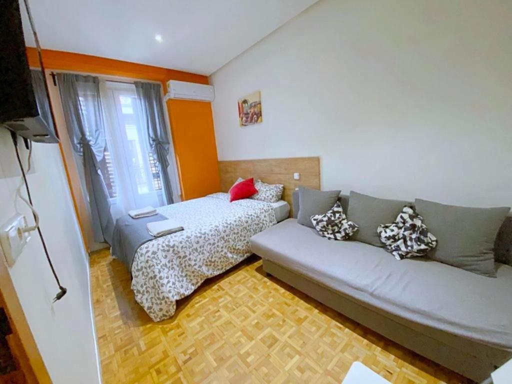 Apartamentos Travelstep La Latina Madrid Dış mekan fotoğraf